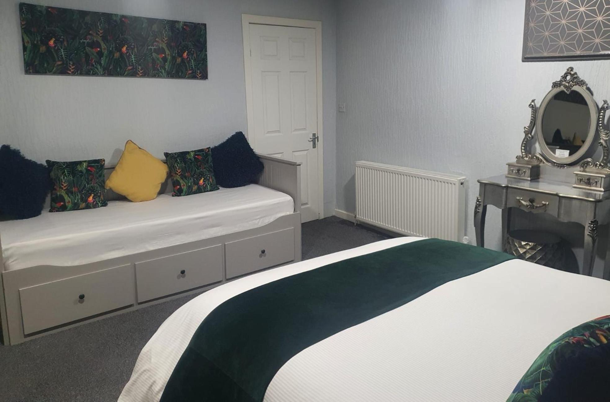 Saphire Glasgow Apartments Giffnock Eksteriør bilde